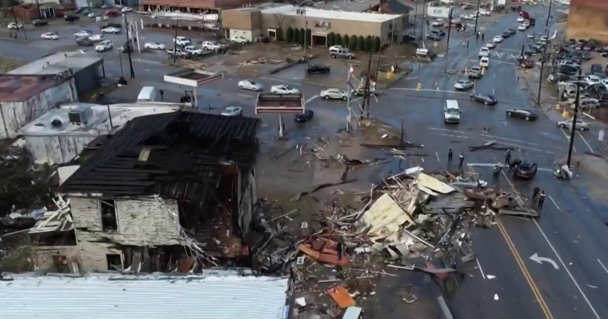 Multiple tornadoes rip through Southern U.S.