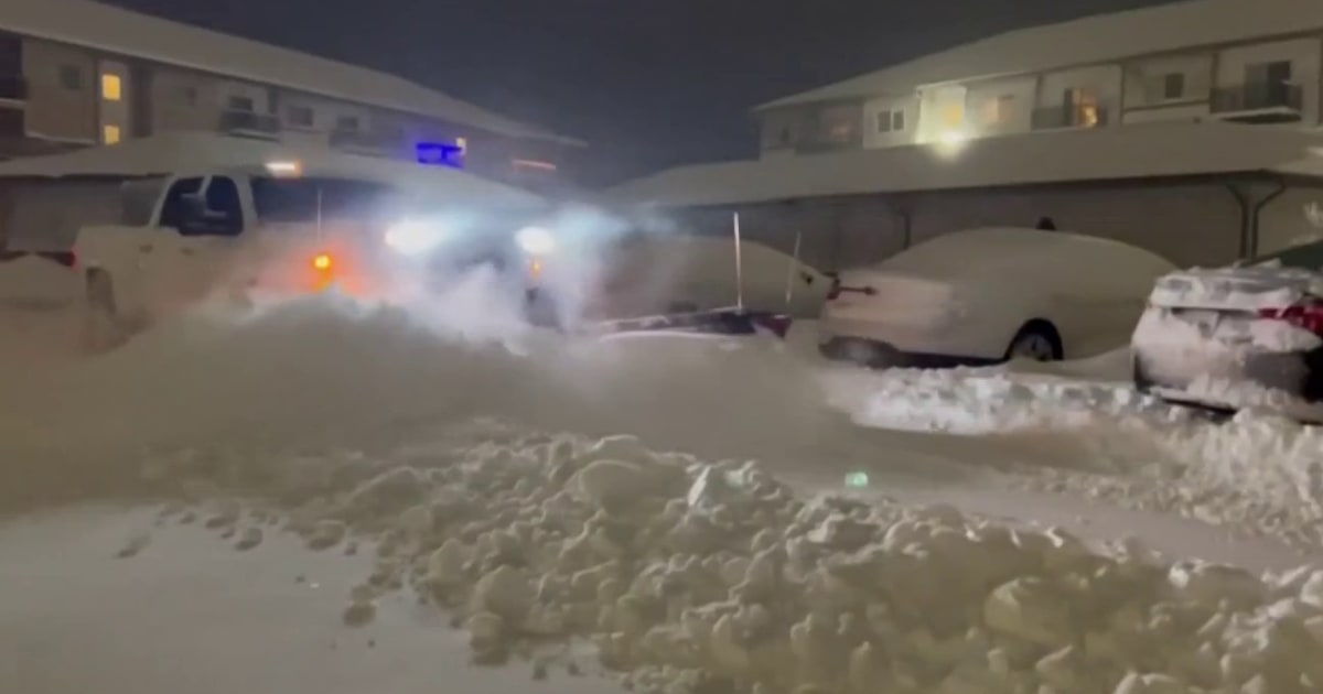 Midwest under snow after storm