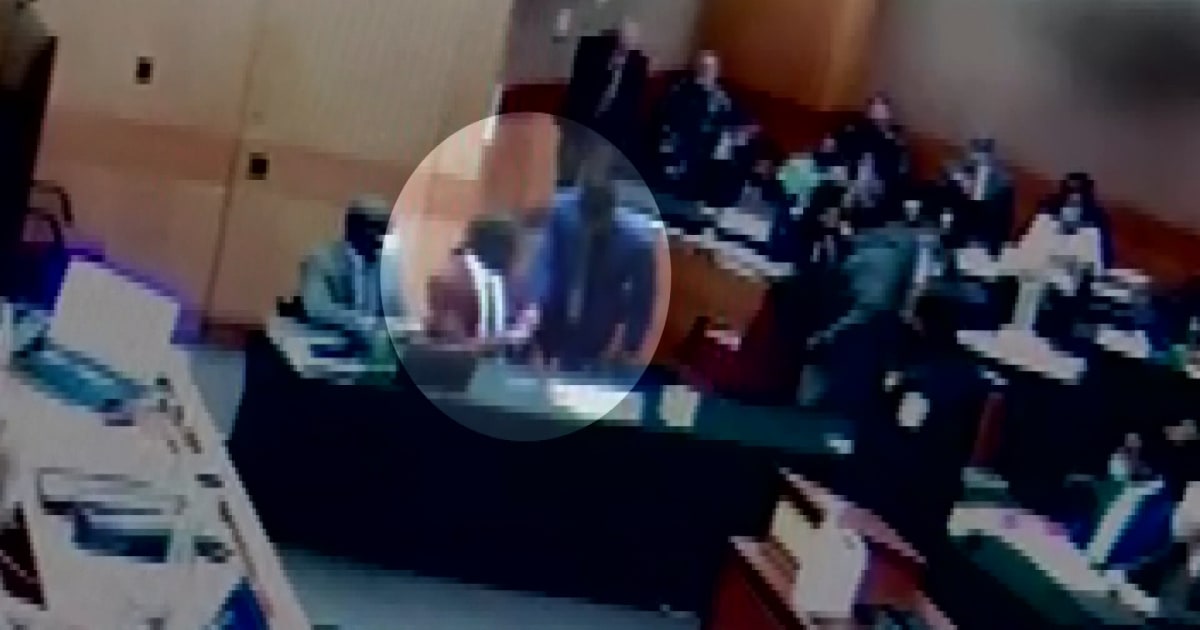 Video appears to show court drug handoff to rapper Young Thug Video appears to show court drug handoff to rapper Young Thug