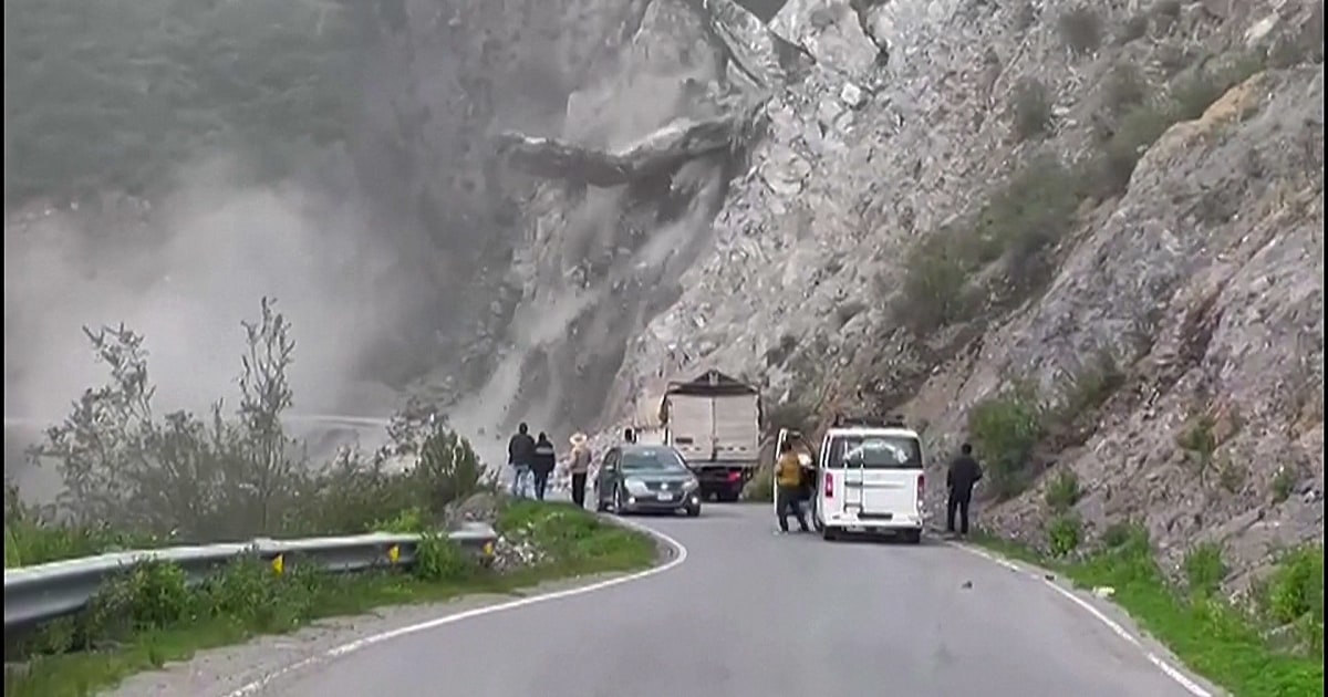 Watch Dramatic video captures landslide on Peruvian highway