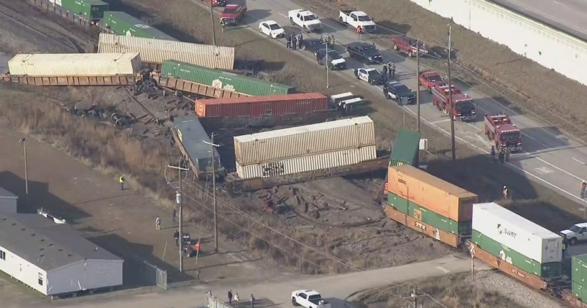 Collision triggers deadly Texas train derailment