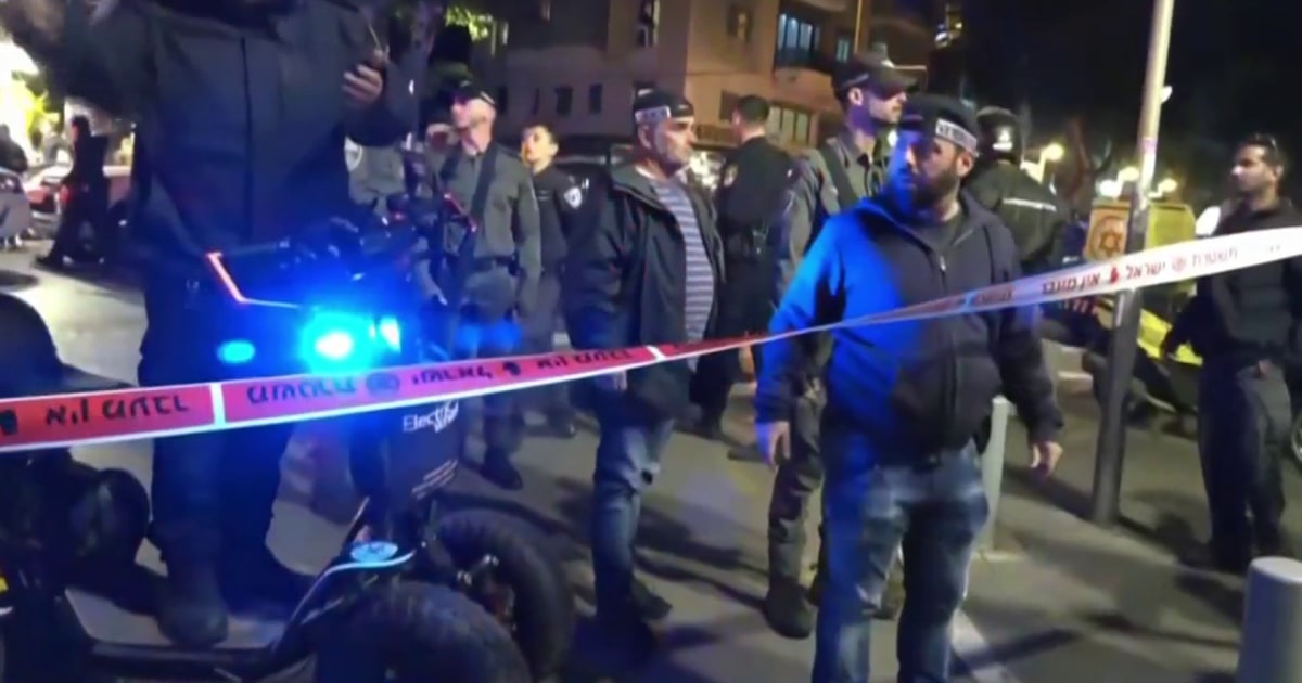 Three wounded in Tel Aviv shooting
