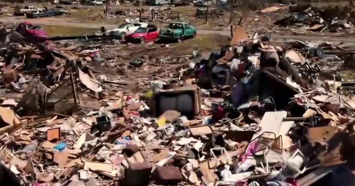 Residents in Mississippi and Alabama displaced after deadly tornado