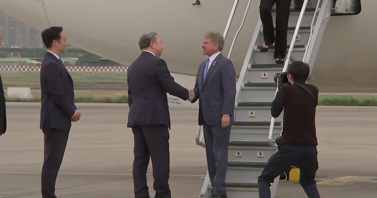 U.S. delegation arrives in Taiwan despite Chinese threats