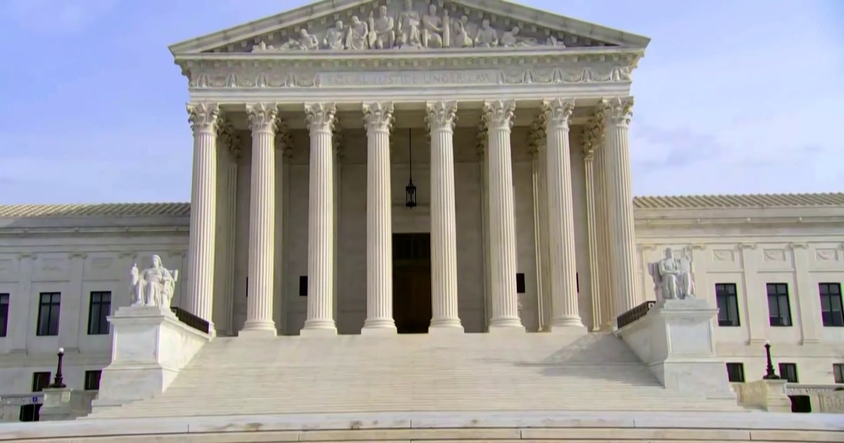 Supreme Court temporarily blocks ruling limiting access to abortion pill