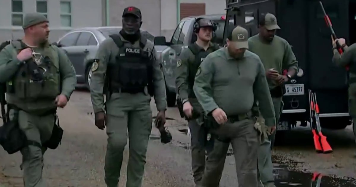 Urgent search for two escaped Mississippi inmates on the run