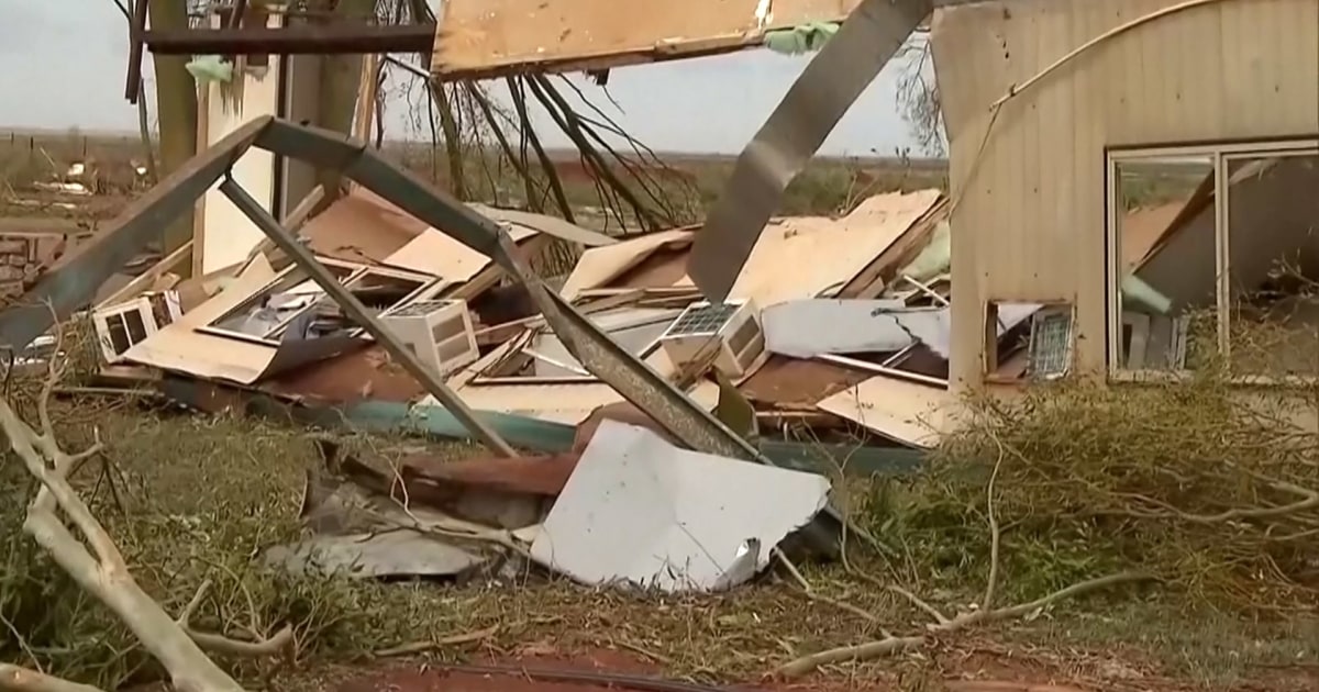 Cyclone Ilsa strikes Australia with record-breaking winds