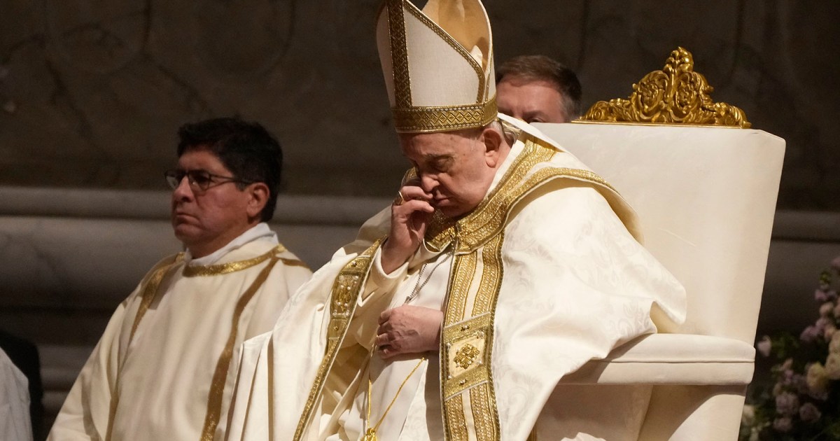 Le pape François revient aux yeux du public pour diriger la messe de la veillée pascale