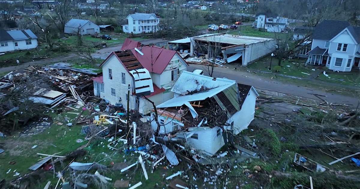 Watch Drone footage shows extensive damage after Missouri tornado
