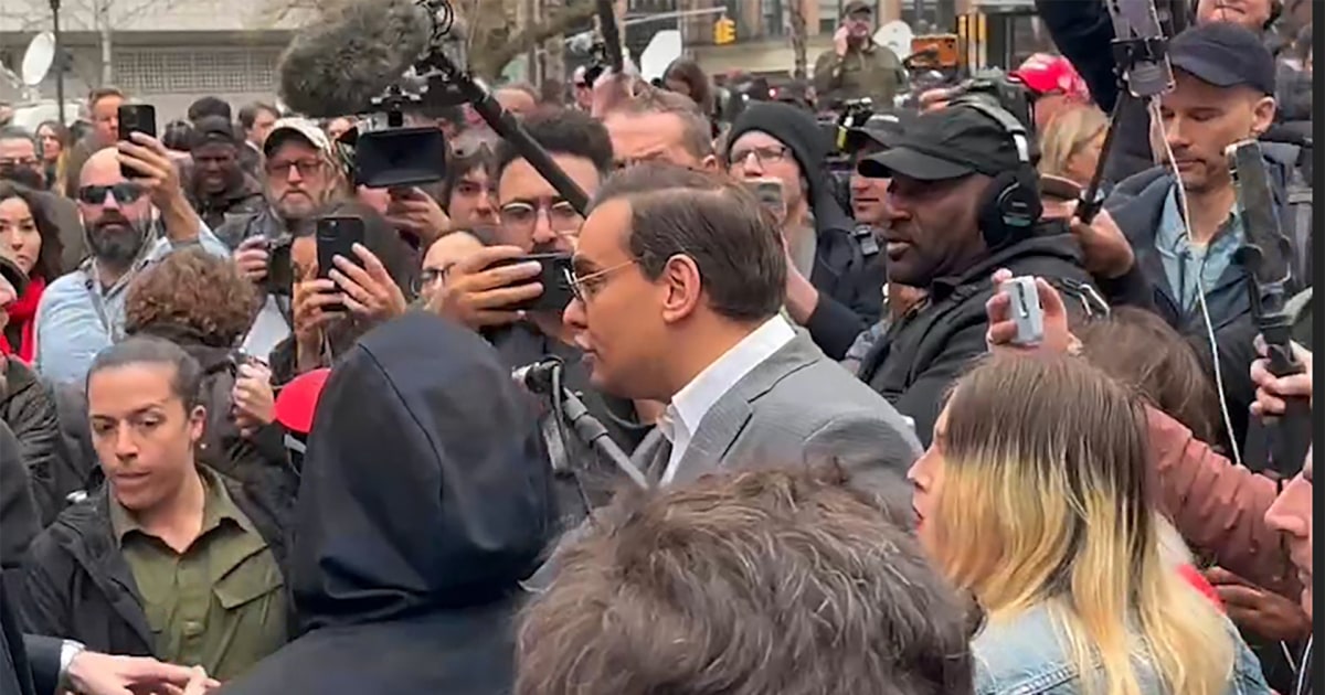 El representante George Santos le dice a Trump que se mantenga fuerte El representante George Santos le dice a Trump que se mantenga fuerte