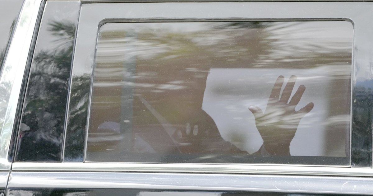 Trump waves as he arrives to Miami federal courthouse