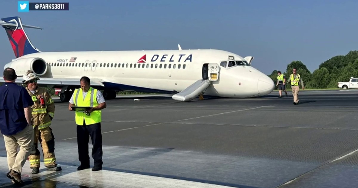 Delta flight without functioning nose landing gear lands safely on runway