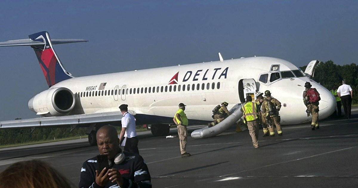 Delta Jet Makes Emergency Landing Without Nose Gear   DeltaCLT 9u9epj 