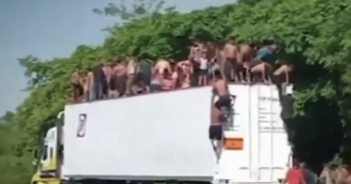 Hundreds of migrants rescued in Mexico after being abandoned in trucks