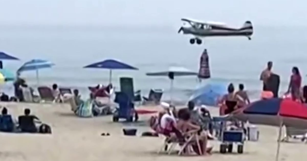Small plane crashes reported in Wisconsin and off New Hampshire beach