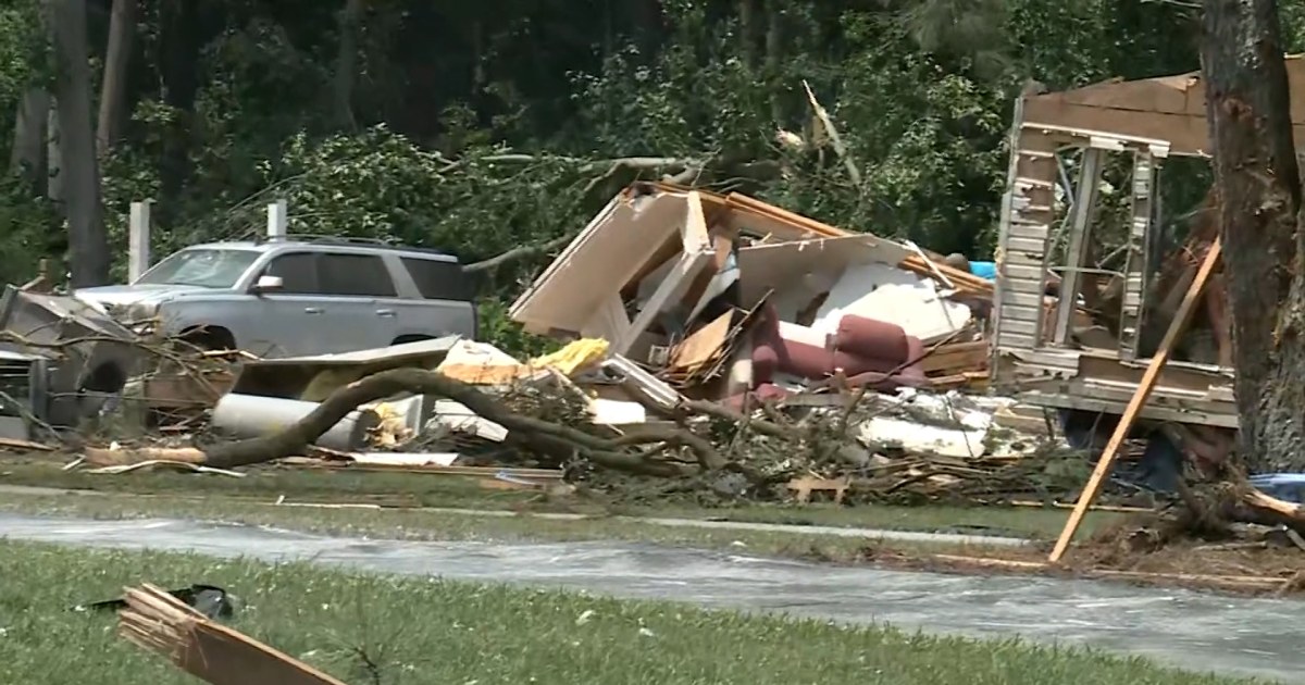 North Carolina tornado damages homes, leaves debris