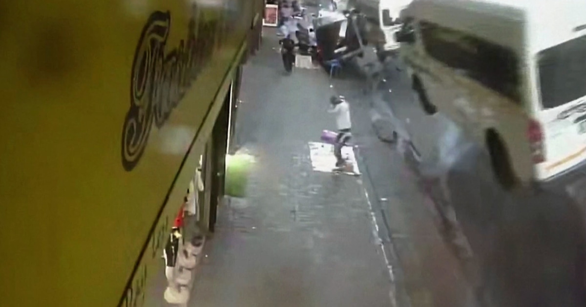 Une vidéo capture une explosion meurtrière déchirant une rue à Johannesburg, en Afrique du Sud