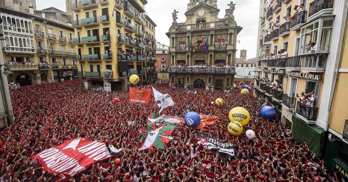 Bull-running San Fermin festival gets underway in Pamplona