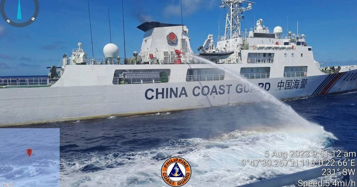 China water-cannons Philippine military ship in the South China Sea