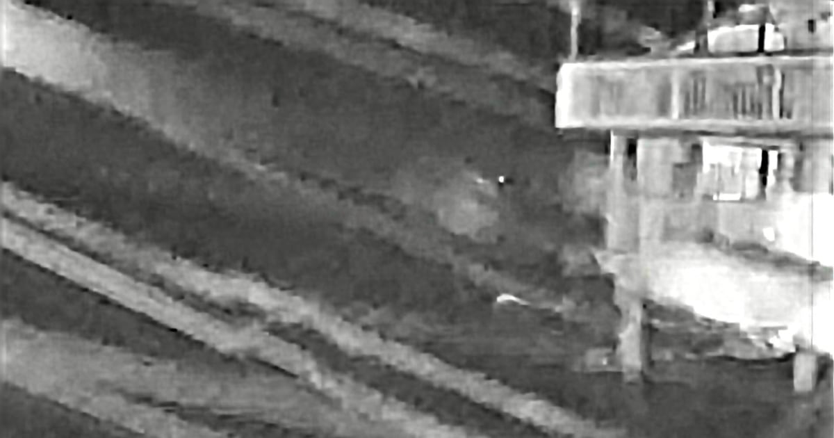 Video shows Hurricane Idalia thrashing Cedar Key