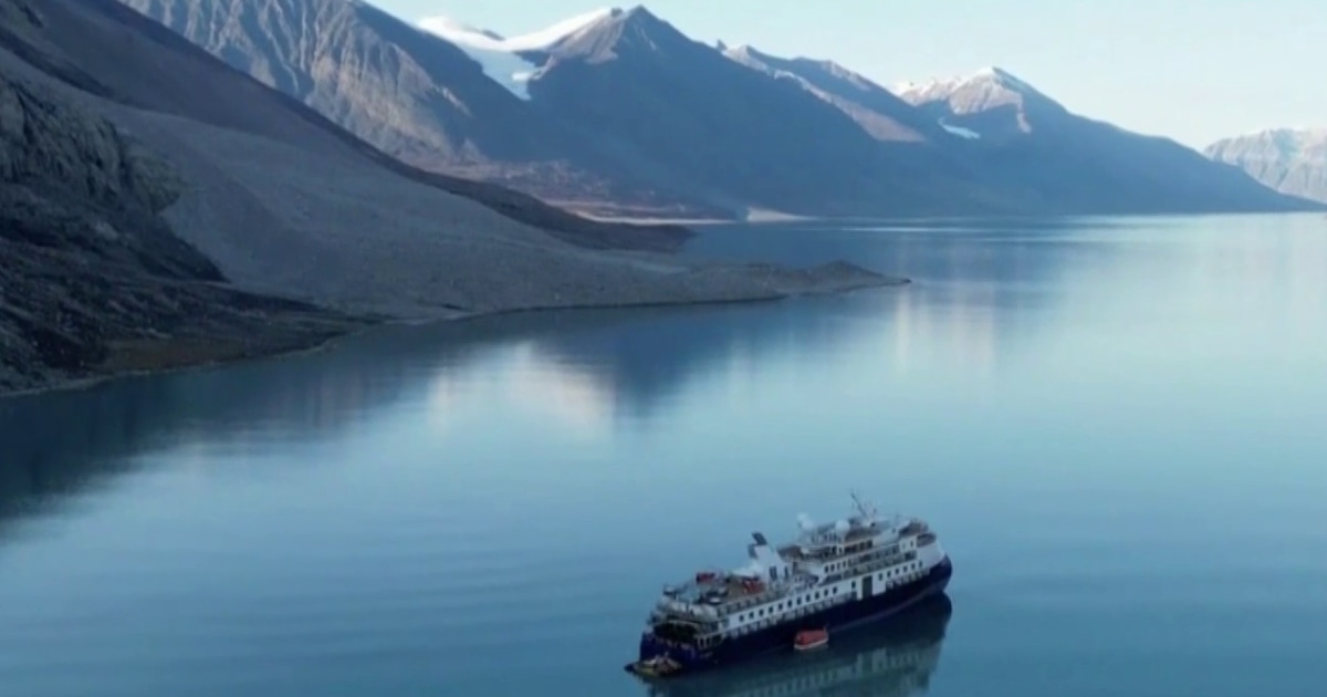 Un bateau de croisière s’échoue au Groenland avec des centaines de personnes à bord