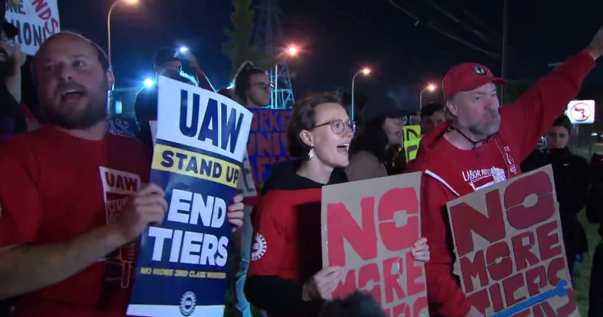 Thousands of auto workers strike as UAW and big three fail to reach a deal