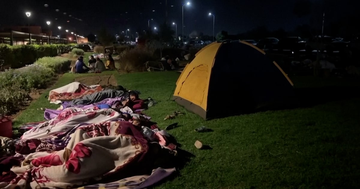 Des centaines de personnes dorment dehors à Marrakech après le tremblement de terre meurtrier au Maroc