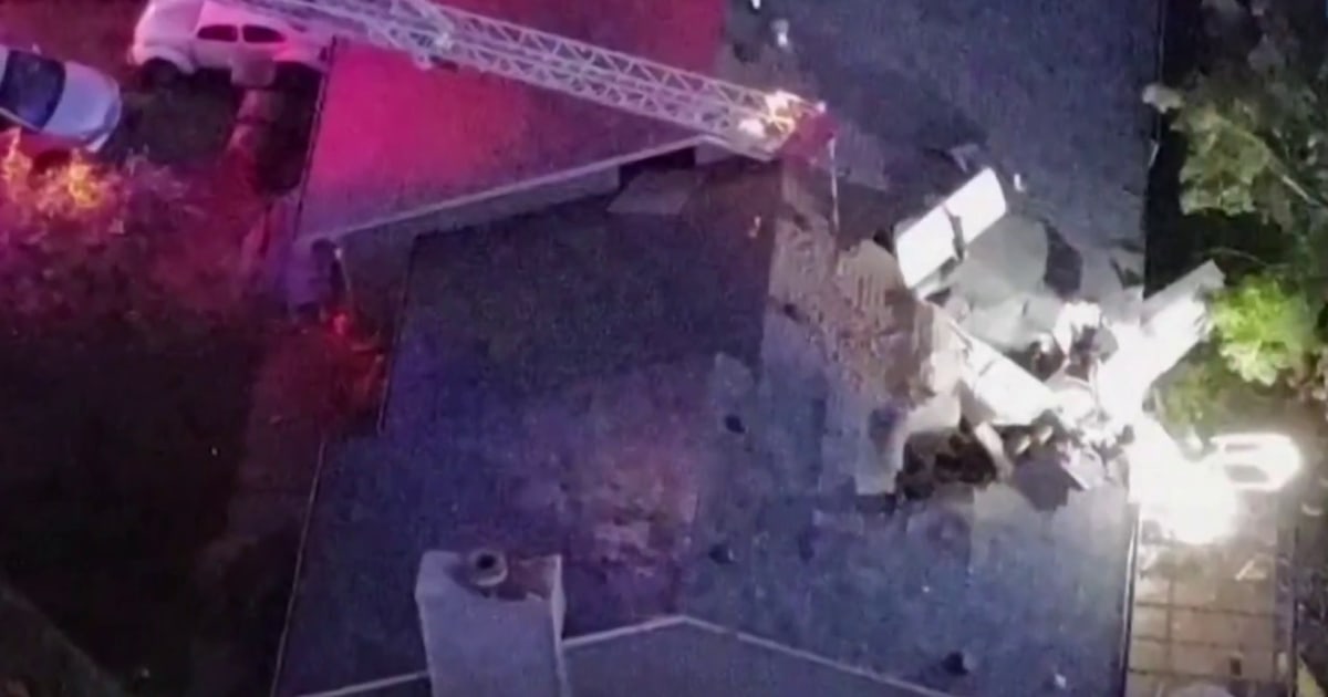 Two dead after plane crashes into Oregon home