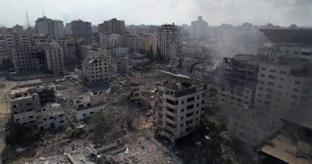 Les quartiers de Gaza sont en ruines après les frappes aériennes de représailles israéliennes