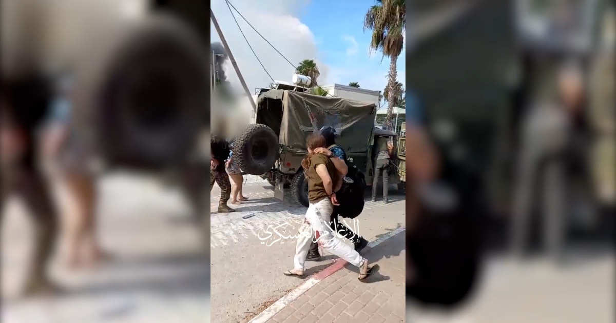 La vidéo semble montrer plusieurs civils israéliens capturés
