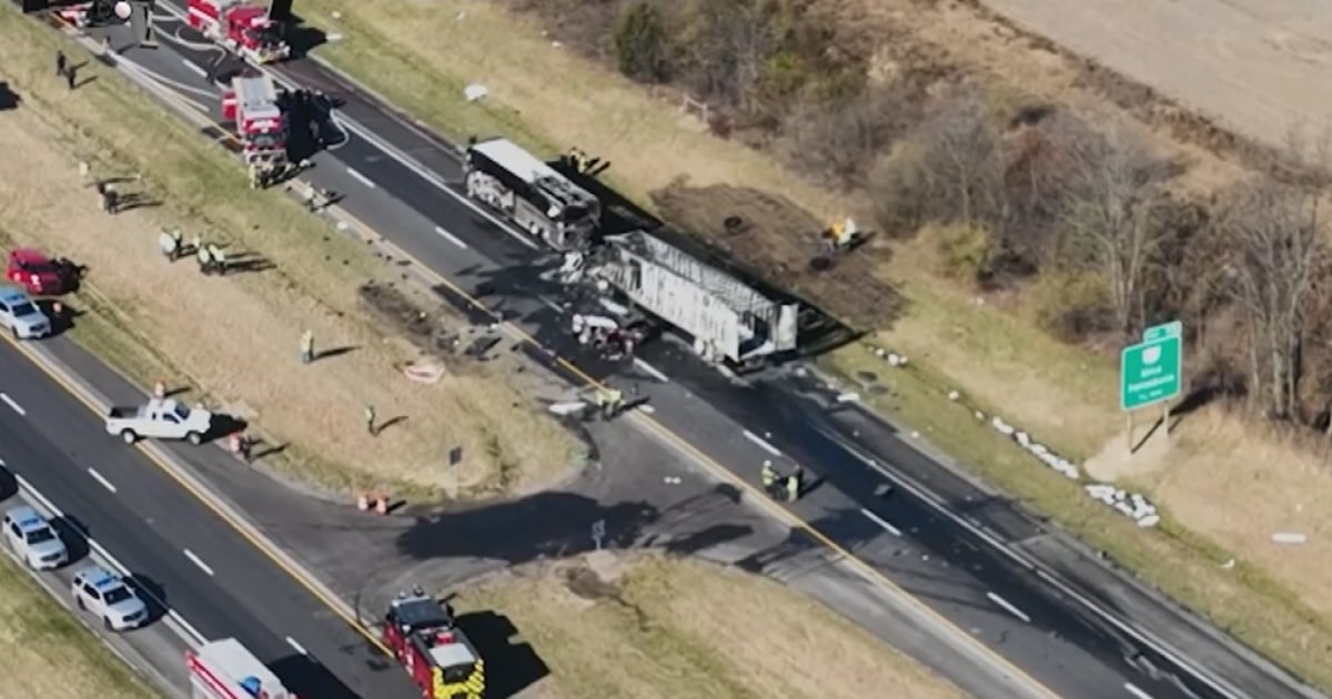 Ohio bus crash leaves at least 3 dead