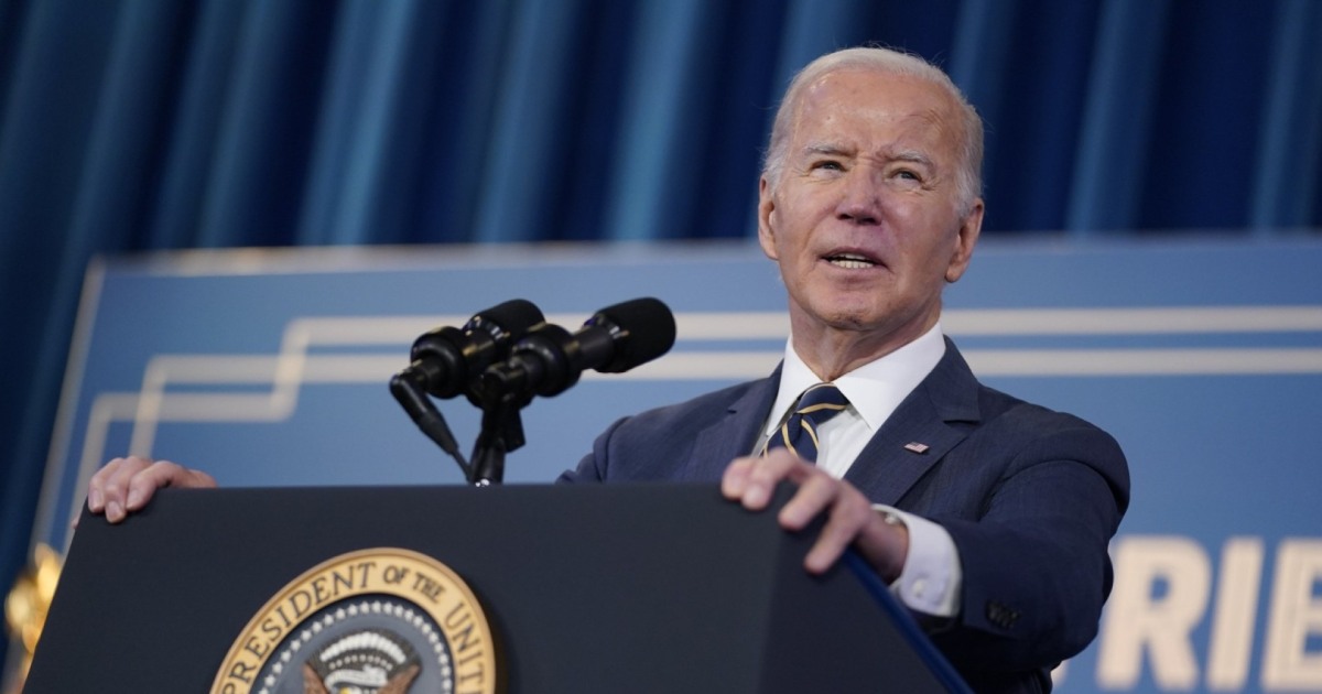 Biden calls on Republicans to ban assault weapons after Nevada, Texas ...