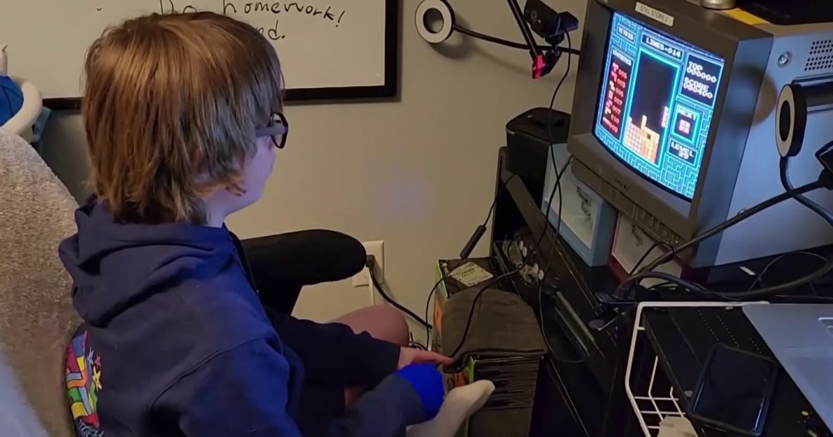 13-year-old meets Tetris creator after beating original game