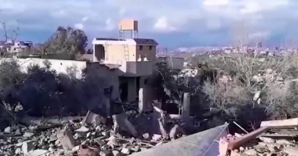 Israeli ambulance reports 4 injuries from a rocket attack from Lebanon in central Israel.