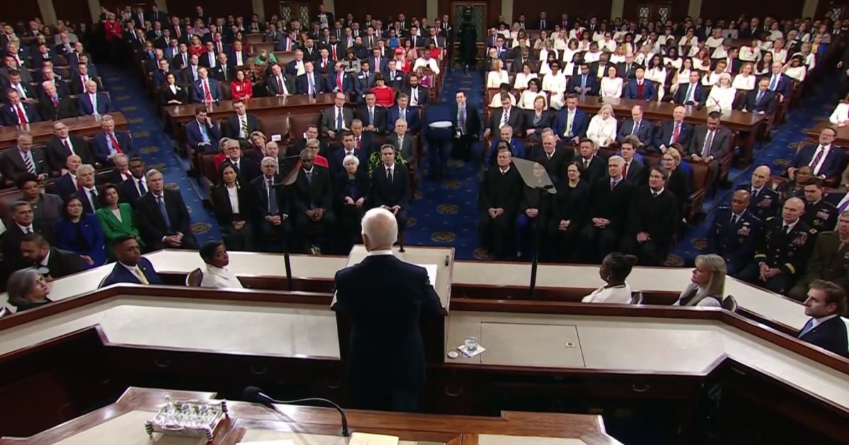 Biden begins State of the Union with historical parallels, calls for Ukraine aid Biden begins State of the Union with historical parallels, calls for Ukraine aid