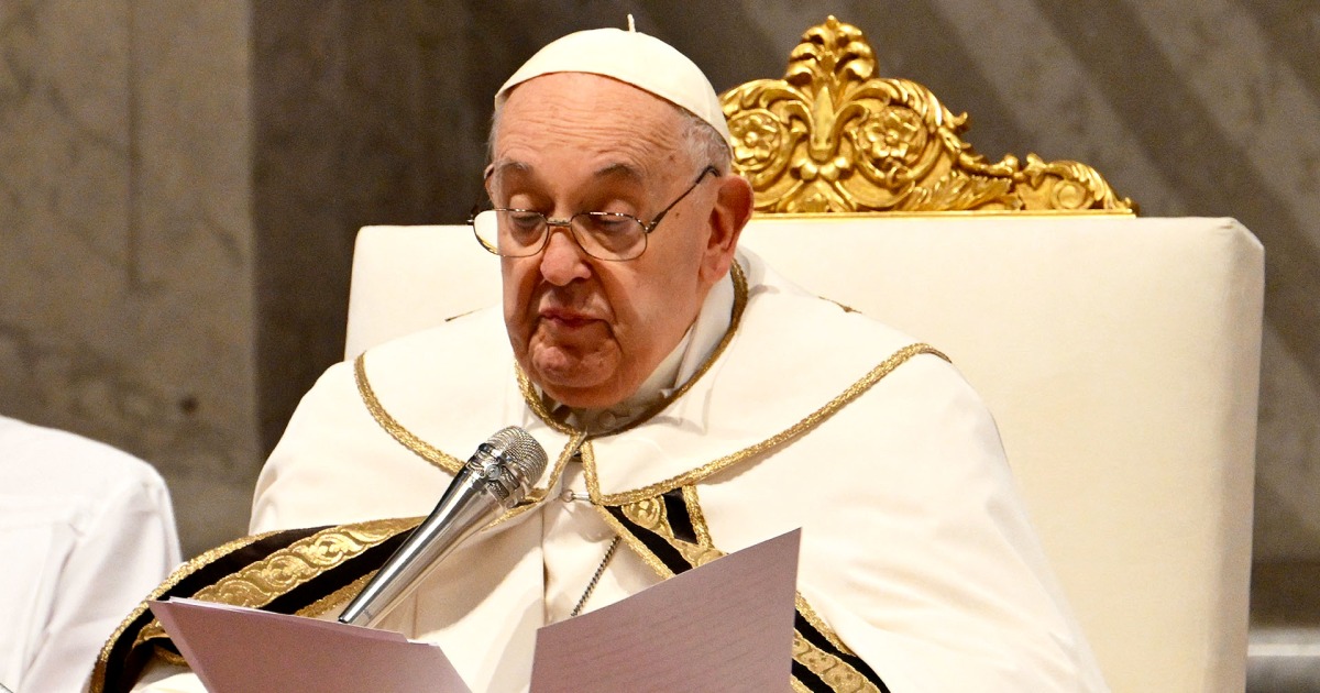Pope Francis tells priests to consider their own sins in Holy Thursday address