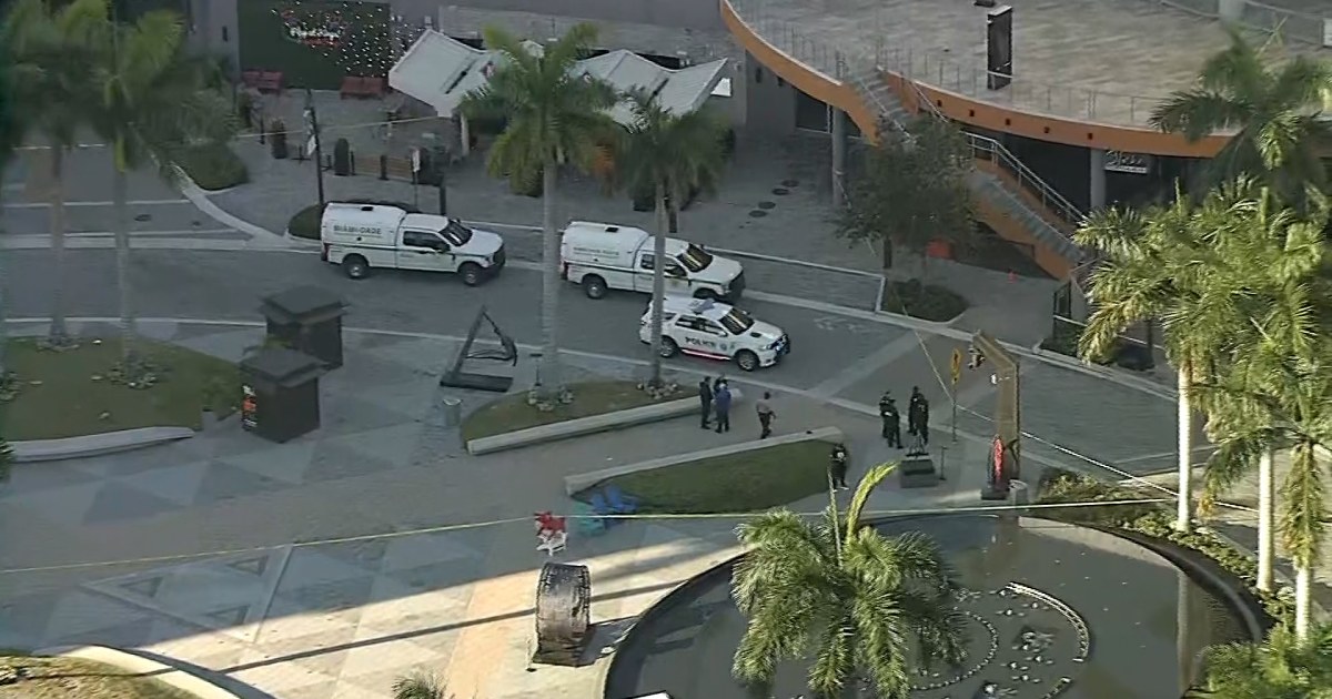 Shooting at outdoor Miami mall leaves two dead and seven injured