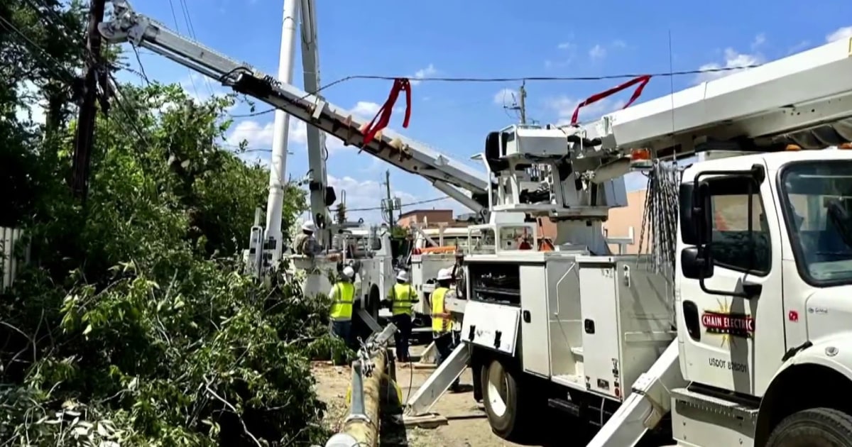 Hundreds of thousands without power in Houston days after deadly wind storm