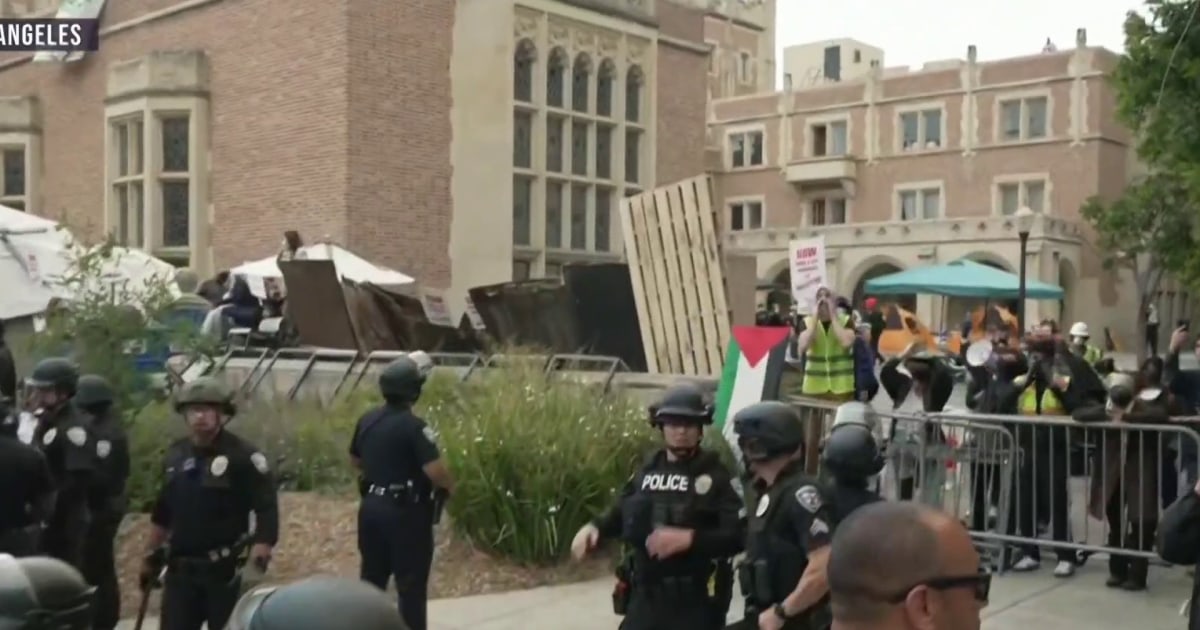 Police and protesters clash in new demonstration at UCLA