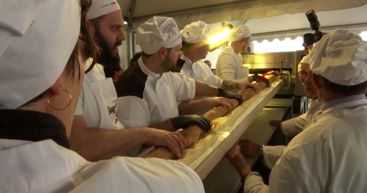 Un boulanger français remporte le record de la baguette la plus longue du monde