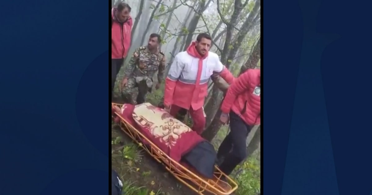 Une vidéo montre des travailleurs du Croissant-Rouge en Iran portant un corps couvert