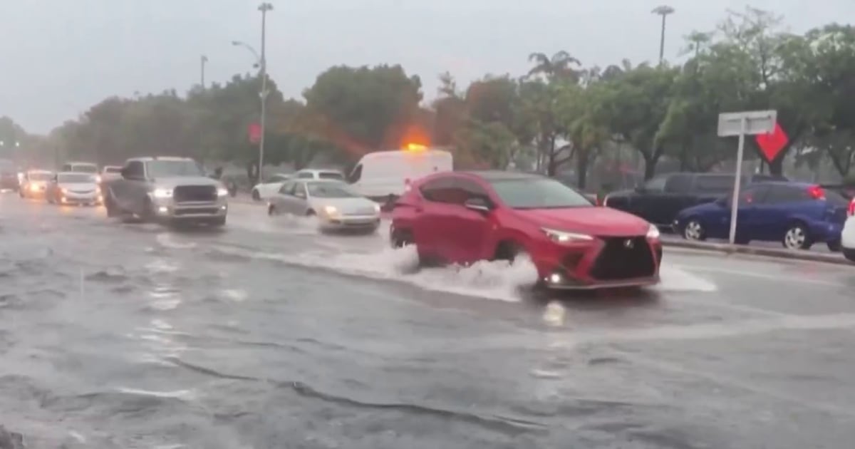 Severe storms cause flash flooding and heavy rain in southern Florida