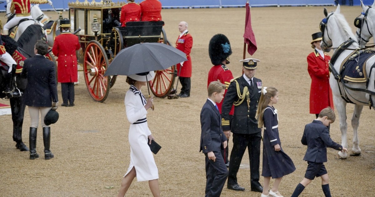 Royal family appear on Buckingham Palace balcony for flypast
