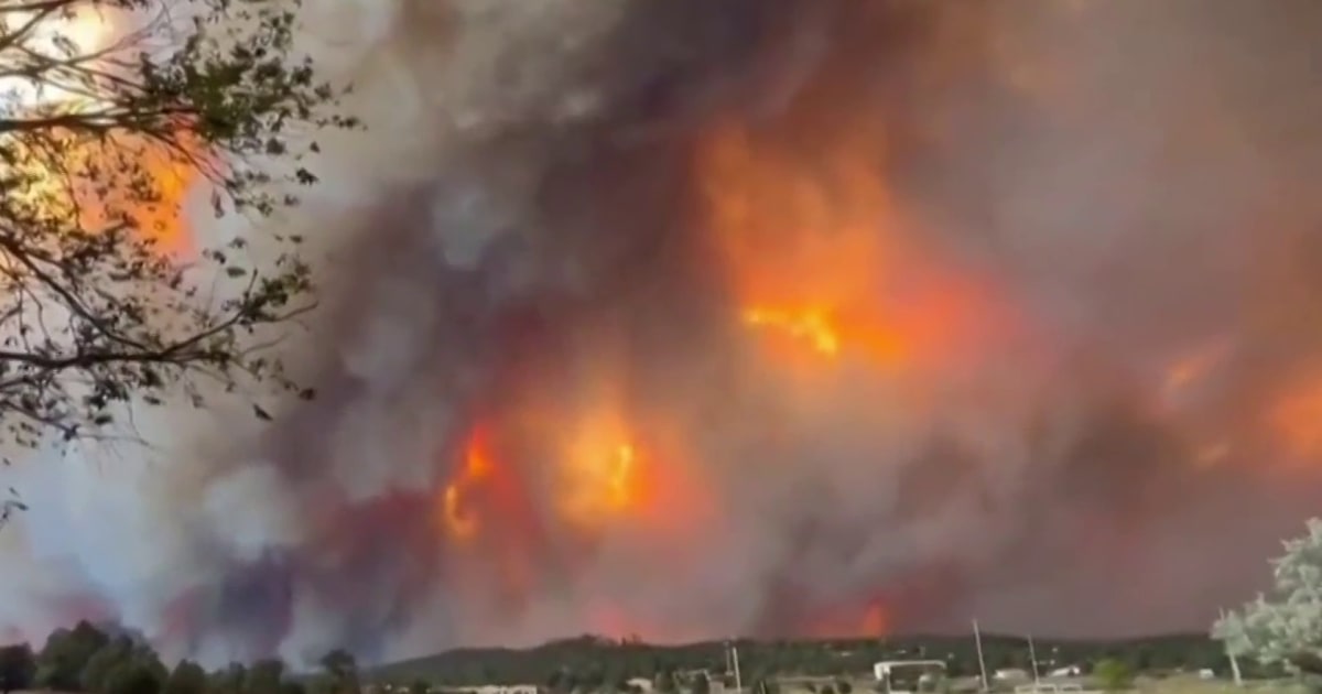 One dead in New Mexico from dangerous wildfire