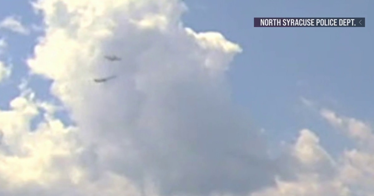 FAA investigates two close calls involving passenger planes