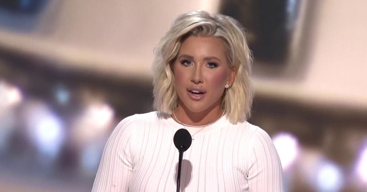 Reality star Savannah Chrisley speaks about incarcerated parents at RNC