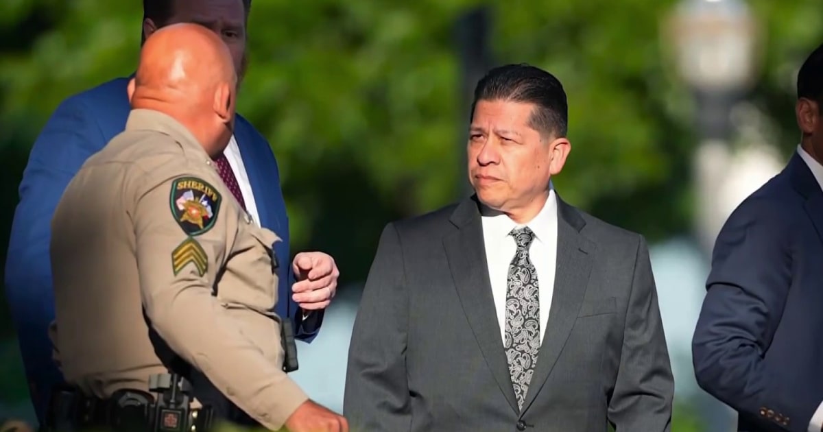 Mesmerizing Defense Rests In Former Uvalde School Officer's Trial, Closing Arguments Begin Wednesday Abstract for Desktop Mesmerizing Defense Rests In Former Uvalde School Officer's Trial, Closing Arguments Begin Wednesday Abstract for Desktop