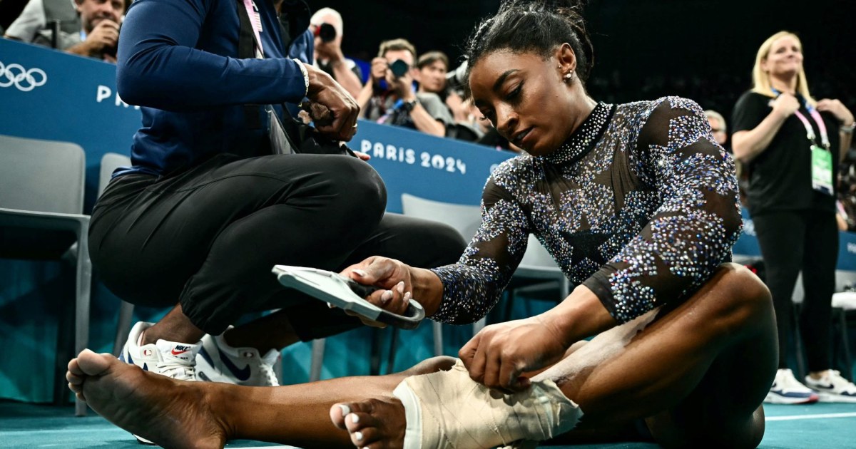 Biles battles through calf pain to push U.S. into the lead
