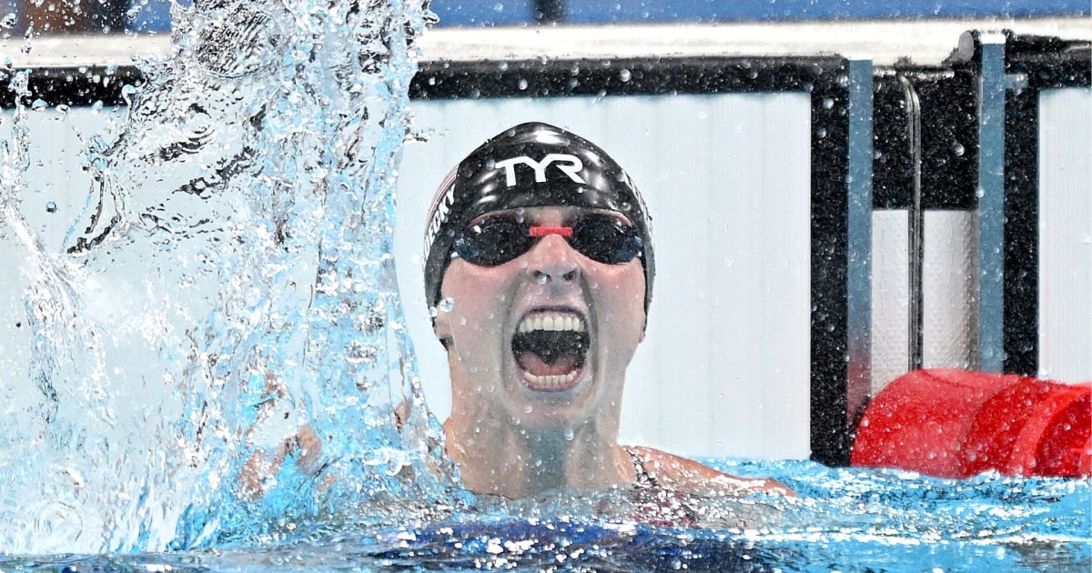 Katie Ledecky obliterates the competition for gold in 1500m