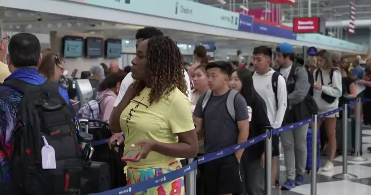 Hundreds of flights canceled, thousands delayed as Labor Day travel rush begins